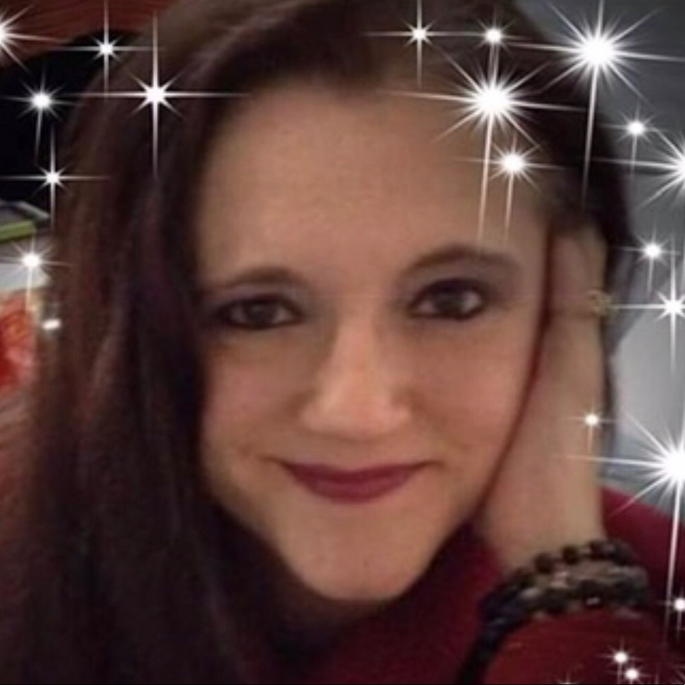 Meet your Posher, Lara lee